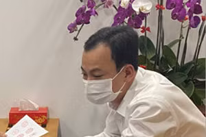 Cơ quan điều tra bắt khẩn cấp Lê Thanh Trung. Ảnh: Công an cung cấp