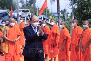 Chủ tịch nước Nguyễn Xuân Phúc thăm Học viện Phật giáo Nam tông Khmer