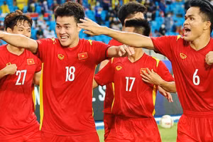 U23 Việt Nam ăn mừng bàn thắng của Trần Bảo Toàn. Ảnh: VFF