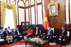 Chủ tịch nước tiếp hai HLV Park Hang-seo và Mai Đức Chung