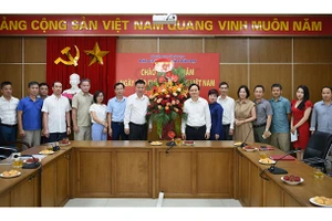 GS.TS Phùng Xuân Nhạ - Phó 