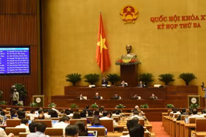 Quốc hội thảo luận tại hội trường ngày 01/6/2022. Ảnh: Quang Khánh.