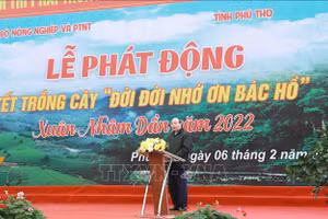 Chủ tịch nước Nguyễn Xuân Phúc đến dự và Phát động“Tết trồng cây đời đời nhớ ơn Bác Hồ”. Ảnh: TTXVN