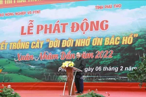 Chủ tịch nước Nguyễn Xuân Phúc đến dự và Phát động“Tết trồng cây đời đời nhớ ơn Bác Hồ”. Ảnh: TTXVN