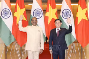 Chủ tịch Quốc hội Vương Đình Huệ hội đàm với Chủ tịch Hạ viện Cộng hòa Ấn Độ