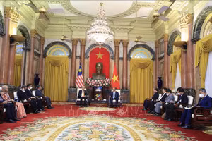 Chủ tịch nước Nguyễn Xuân Phúc tiếp Thủ tướng Malaysia