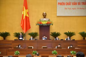 Ủy ban Thường vụ Quốc hội tiến hành chất vấn và trả lời chất vấn đối với Bộ trưởng Bộ Công Thương, Bộ trưởng Bộ Tài nguyên và Môi trường