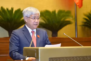 Chủ tịch Ủy ban Trung ương MTTQ Việt Nam Đỗ Văn Chiến trình bày Báo cáo tổng hợp ý kiến, kiến nghị của cử tri và nhân dân cả nước tại phiên khai mạc Kỳ họp thứ 3, Quốc hội khóa XV