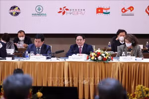 Thủ tướng: Chính phủ và doanh nghiệp "đồng cam cộng khổ" cùng vượt khó khăn