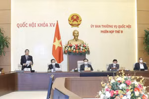 Thông qua nghị quyết giảm thuế bảo vệ môi trường đối với xăng dầu