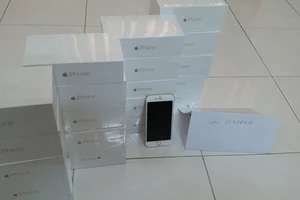 Mồi nhử là những lô hàng iPhone "xách tay trực tiếp từ Mỹ" giá rẻ. Ảnh của đối tượng L.