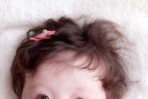 Con gái lai Tây của Elly Trần “ẵm” giải nhất cuộc thi Baby vote
