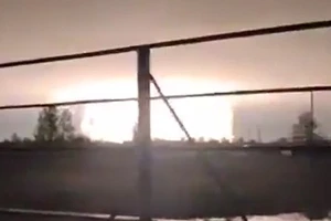 Khoảnh khắc kho vũ khí Ukraine phát nổ.