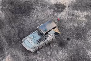 Thiết giáp MT-LB Nga gắn thiết bị gây nhiễu tại Donetsk.