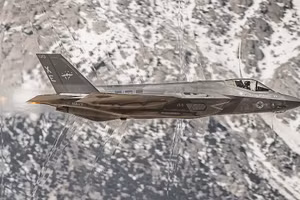 Hình ảnh kinh ngạc chiếc F-35C tạo nên.