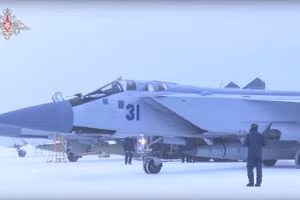 Phi đội MiG-31 mang theo Kinzhal của Nga sẵn sàng làm nhiệm vụ.