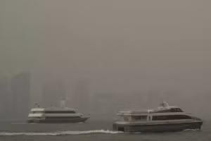 New York tối sầm vì khói.