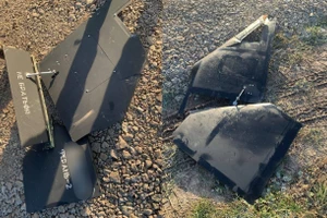 Phần còn lại của chiếc UAV màu đen với dòng chữ Geran-2 được tìm thấy ở Ukraine hôm 25/11.