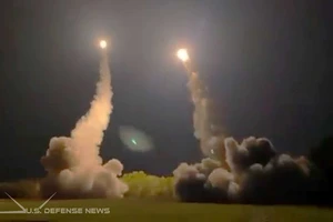 Ukraine phóng tên lửa ATACMS.