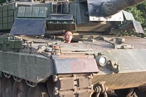 Leopard của Ukraine xuất hiện với giáp Kontakt-1.