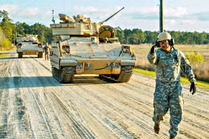 Xe thiết giáp chiến đấu Bradley.