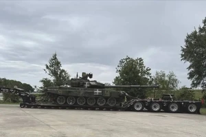 Chiếc T-90A sơn phù hiệu Quân đội Ukraine xuất hiện tại Mỹ.