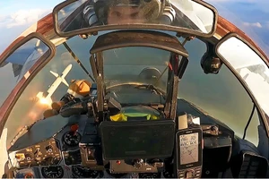 MiG-29 Ukraine phóng tên lửa diệt radar HARM.