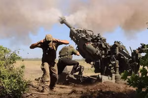 Lựu pháo M777 Ukraine tiếp nhận từ Mỹ.