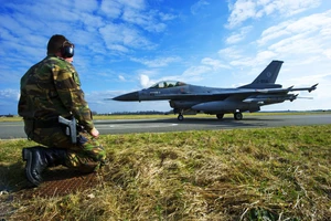 Tiêm kích F-16.