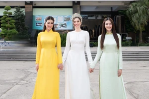 Đương kim Miss Grand International 2023 diện áo dài đẹp hết nấc