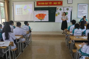 Cô trò trường THPT Lương Ngọc Quyến (TP Thái Nguyên) hào hứng với giờ Sinh học bằng Tiếng Anh