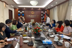 Quang cảnh buổi làm việc.