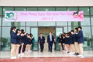 Bí thư Trung ương Đảng, Trưởng Ban Tuyên giáo Trung ương Nguyễn Trọng Nghĩa, thăm và làm việc Đại học Quốc gia Hà Nội nhân dịp 20/11.