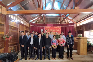 Ra mắt mô hình “Điểm nhóm tôn giáo Hua Sát bình yên về ANTT”.