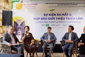 Các chuyên gia chia sẻ về tiềm năng của ngành công nghiệp thú cưng tại buổi thông tin về Triển lãm quốc tế chuyên ngành công nghệ, sản phẩm, dịch vụ chăm sóc thú cưng tại Việt Nam – Petfair Vietnam 2024.