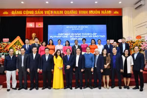 Vụ Pháp chế, Bộ GD&ĐT tổ chức gặp mặt nhân dịp 20 năm thành lập.