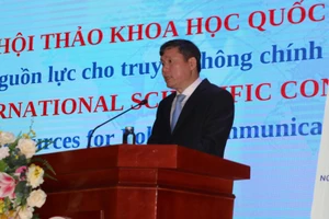 GS.TS Lê Văn Lợi, Phó Giám đốc Học viện Chính trị quốc gia Hồ Chí Minh, phát biểu tại Hội thảo.