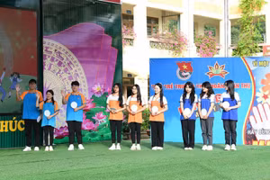 Học sinh tham gia cuộc thi "Trường học không ma tuý".