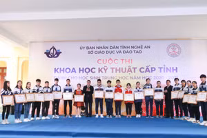 Các tác giả của 10 dự án đạt giải Nhất thi KHKT tỉnh Nghệ An năm học 2020 - 2021