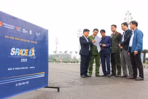 Ban tổ chức triển khai công tác chuẩn bị cho giải chạy học sinh sinh viên S-Race tại Quảng trường Hồ Chí Minh (TP Vinh, Nghệ An)