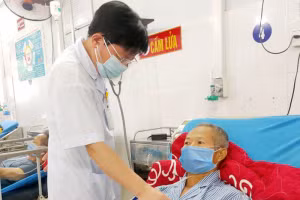 Bệnh nhân đang được điều trị tại BVĐK tỉnh Tuyên Quang. Ảnh: BVĐK Tuyên Quang.