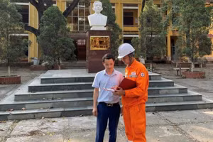 Tuyên truyền sử dụng điện an toàn, tiết kiệm, hiệu quả tại Trường THPT Trần Phú (TP Vĩnh Yên).