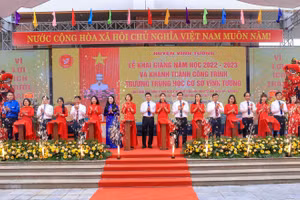 Bí thư Tỉnh ủy Vĩnh Phúc dự lễ khai giảng năm học mới và khánh thành Trường THCS Vĩnh Tường