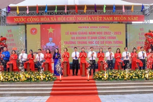 Bí thư Tỉnh ủy Vĩnh Phúc dự lễ khai giảng năm học mới và khánh thành Trường THCS Vĩnh Tường