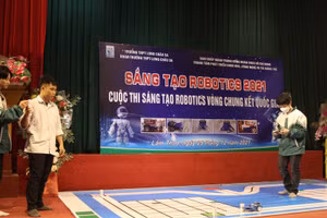 Học sinh Trường THPT Long Châu Sa (Phú Thọ) tham dự cuộc thi.