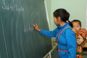 Sau lớp học chị em phụ nữ có thể biết đọc, viết tiếng Việt. Ảnh: Minh Giàng