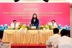 Bí thư Tỉnh ủy Vĩnh Phúc Hoàng Thị Thúy Lan đối thoại với ngành Giáo dục tỉnh.