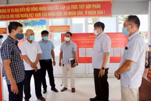 Bí thư Thành ủy Vĩnh Yên Nguyễn Ngọc Bình kiểm tra tại Bệnh viện Đa khoa tỉnh