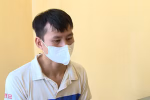 Đối tượng Bùi Duy Phương tại cơ quan công an. Ảnh: Thu Hương