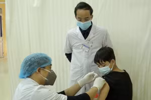 Tiêm phòng vắc xin Covid-19 cho học sinh huyện Sơn Dương. Ảnh: Thanh Nguyên